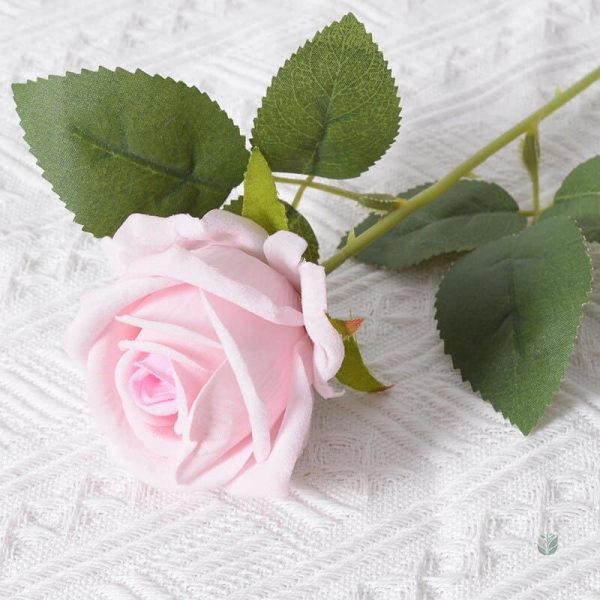 Roses artificielles en velours coloré