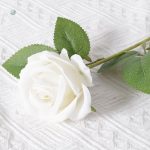 Roses synthétiques en tissu velouté