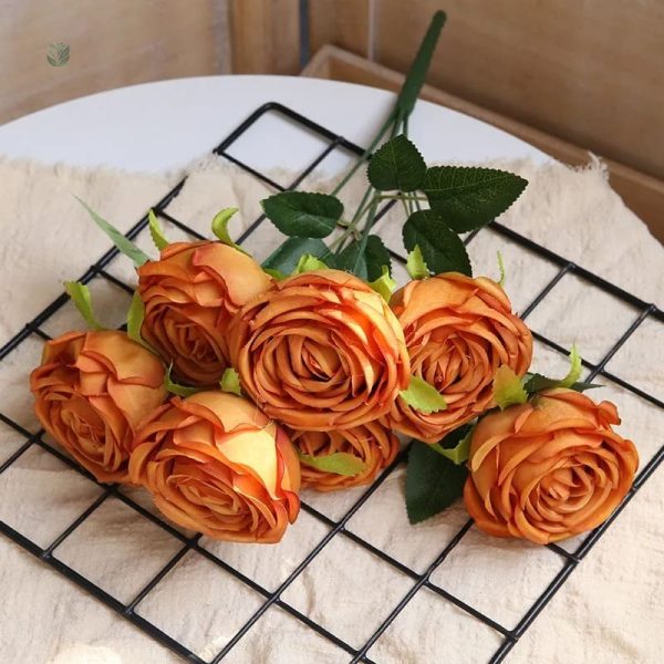 Roses artificielles colorées pour mariage moderne