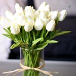 Tulipes artificielles colorées pour décoration intérieure